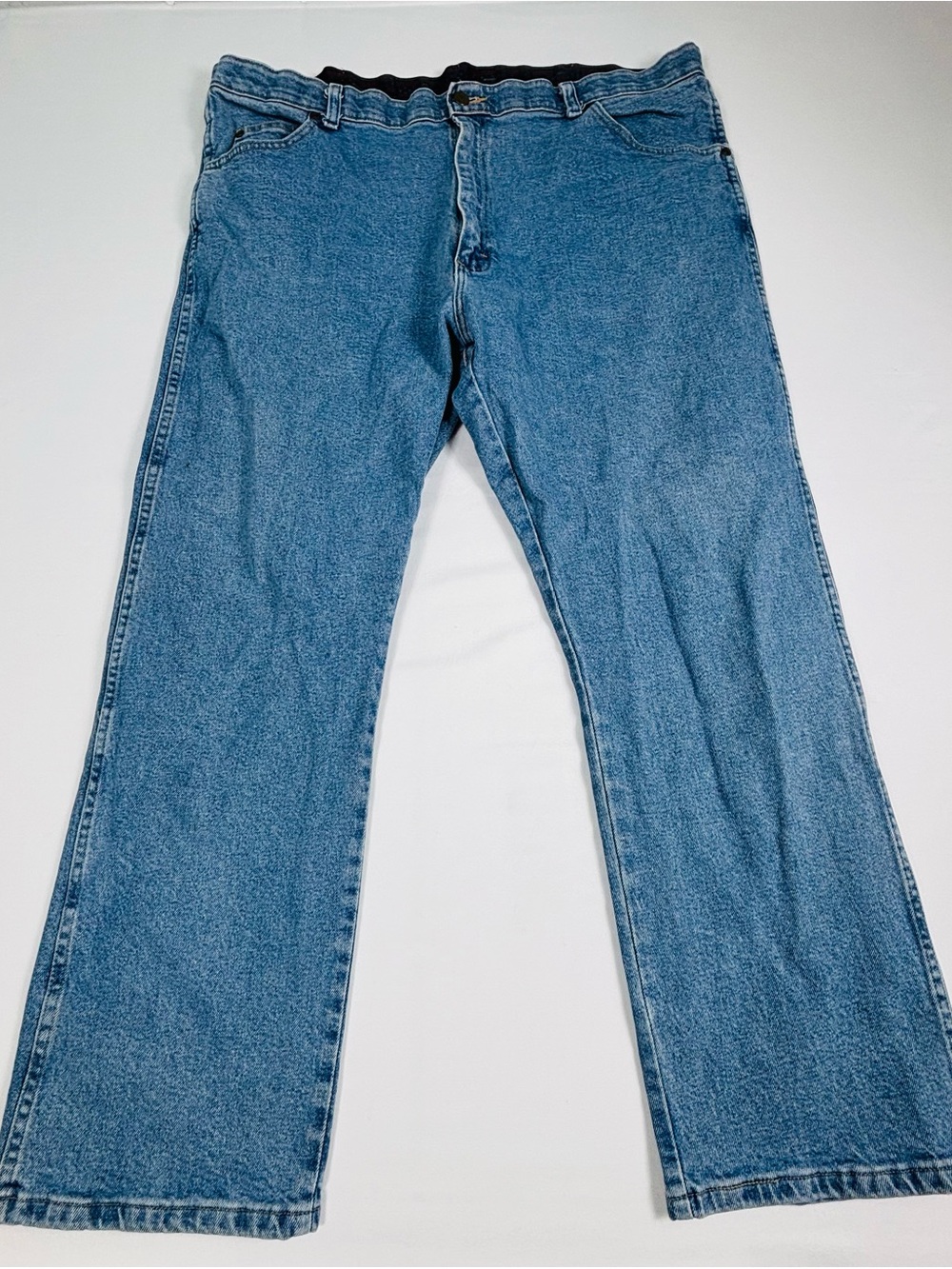 Classic Men's Light Blue Straight-Leg Jeans M588